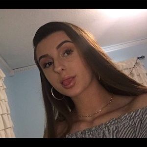 Meet your Posher, Adrienne